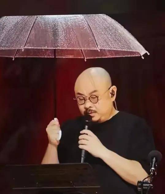 包含Ning重返赛场，锐不可当首场状态出色，巴塞罗那观众沸腾！的词条