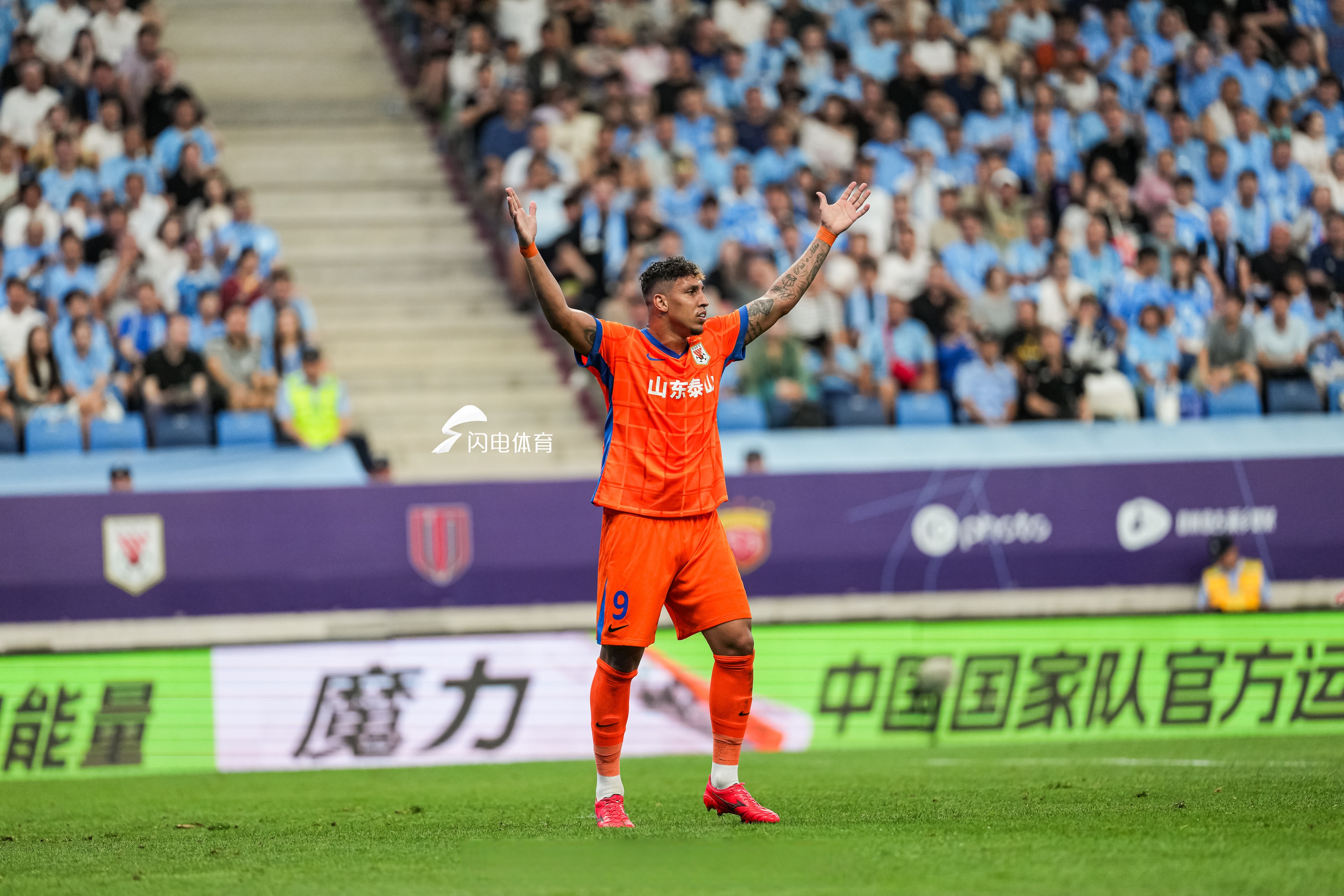 开云体育官方网站 -英超今晚再迎强敌，成都蓉城手感冰凉，主帅态度——更衣室稳定，身体对抗强度拉满的简单介绍